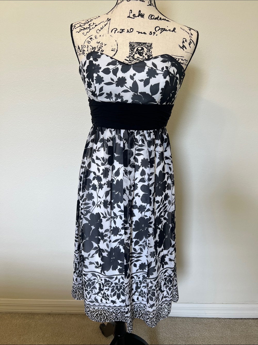 White House Black Market Black and White Floral Strapless Dress
